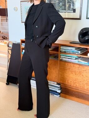 Tahari Arthur S. Levine Classic Pantsuit Set - Black / Size 8